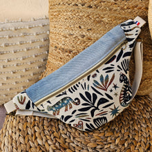 Charger l&#39;image dans la galerie, Sac banane tissu jacquard MYSTIC et jean recyclé
