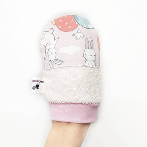 Lot de 3 gants de toilette adapté aux mains des enfants.
