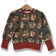 Charger l&#39;image dans la galerie, Pull sweat au motif &quot;MY FOREST&quot;.